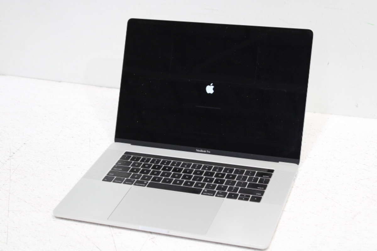 pic of Apple MacBook Pro 15.4in Intel Core i7 500GB Laptop Computer - Silver