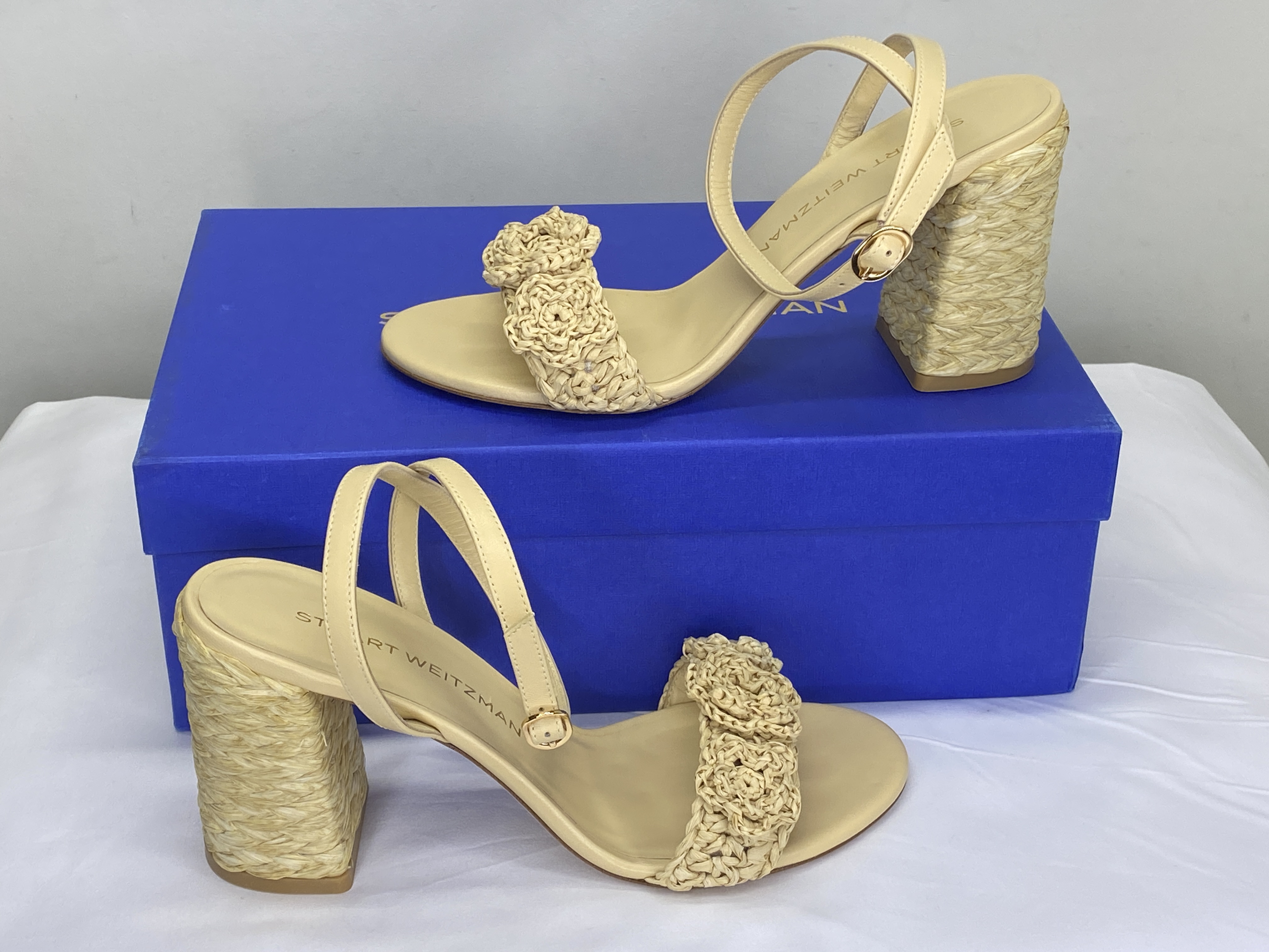 サンダル・ミュール STUART WEITZMAN IE SANDALS Gold NudistCurve metallic leather sandals | STUART WEITZMAN
