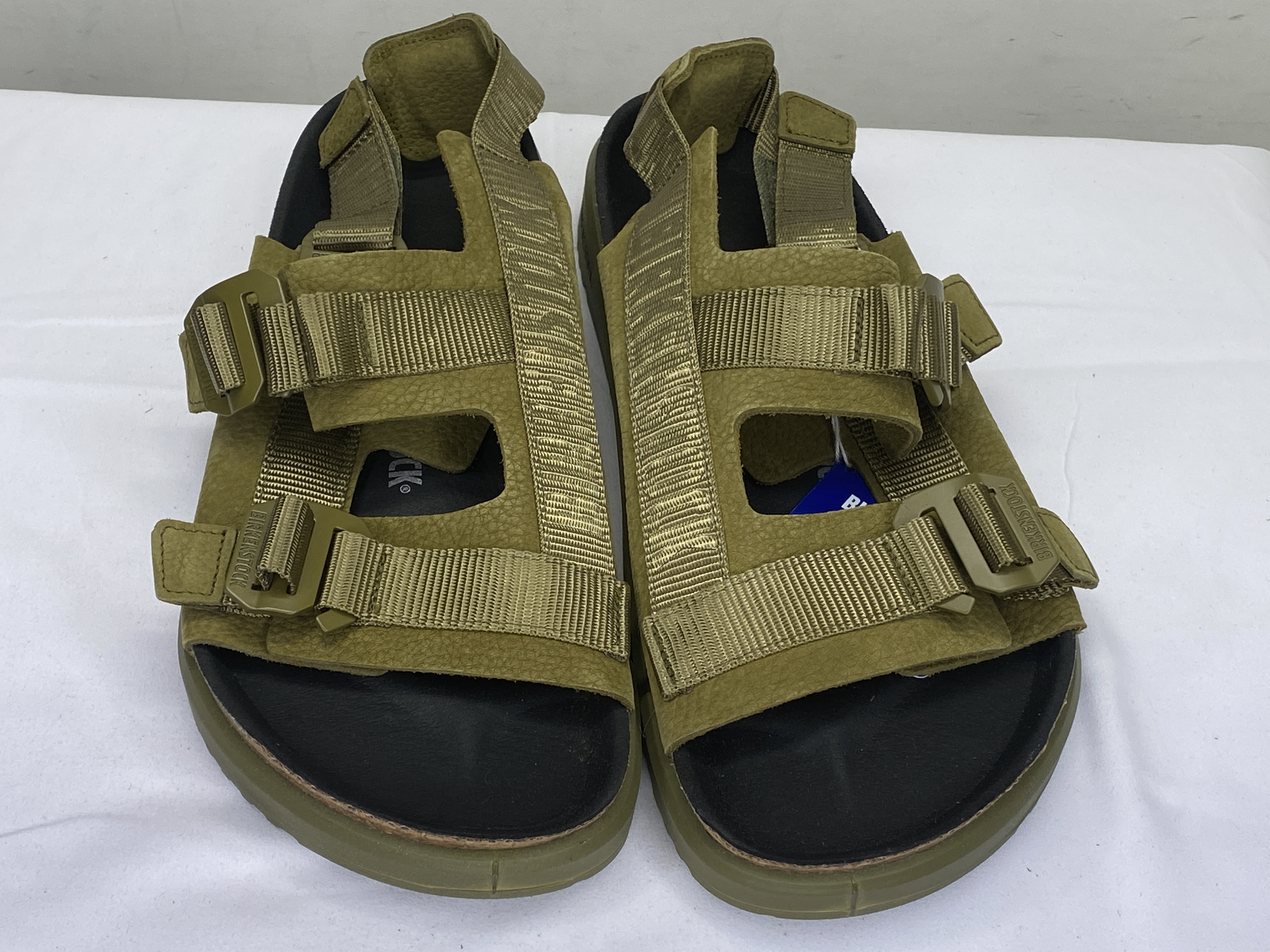 サンダル・ミュール BIRKENSTOCK Men Sandals 1019377KHAKI Green Birkenstock Renders Its Iconic Arizona Sandal In Mountain
