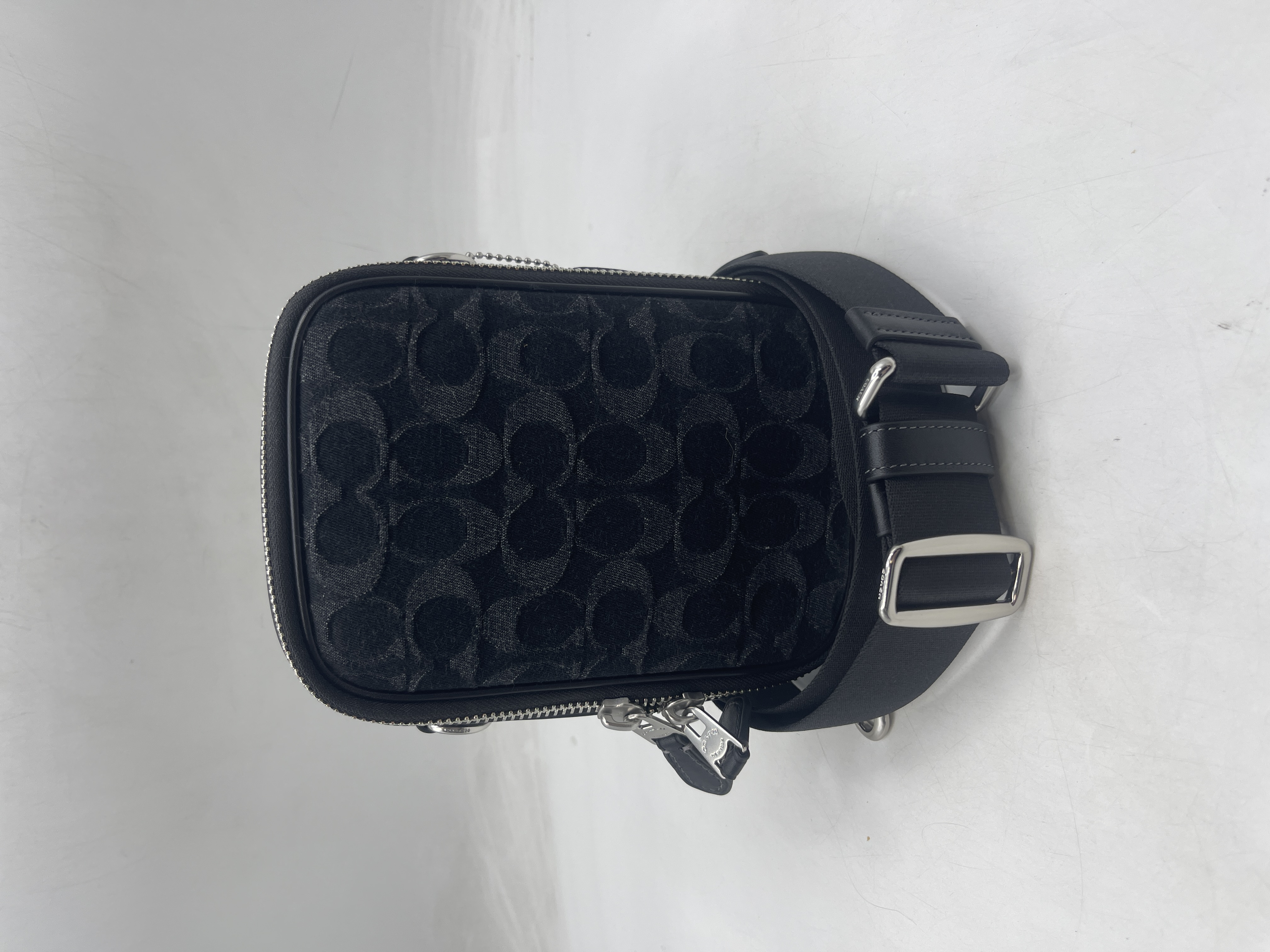 ショルダーバッグ COACH Stanton Crossbody Bag In Signature Denim  CAJ44 Coach Women's Stanton Crossbody Bag Silver / Black Signature