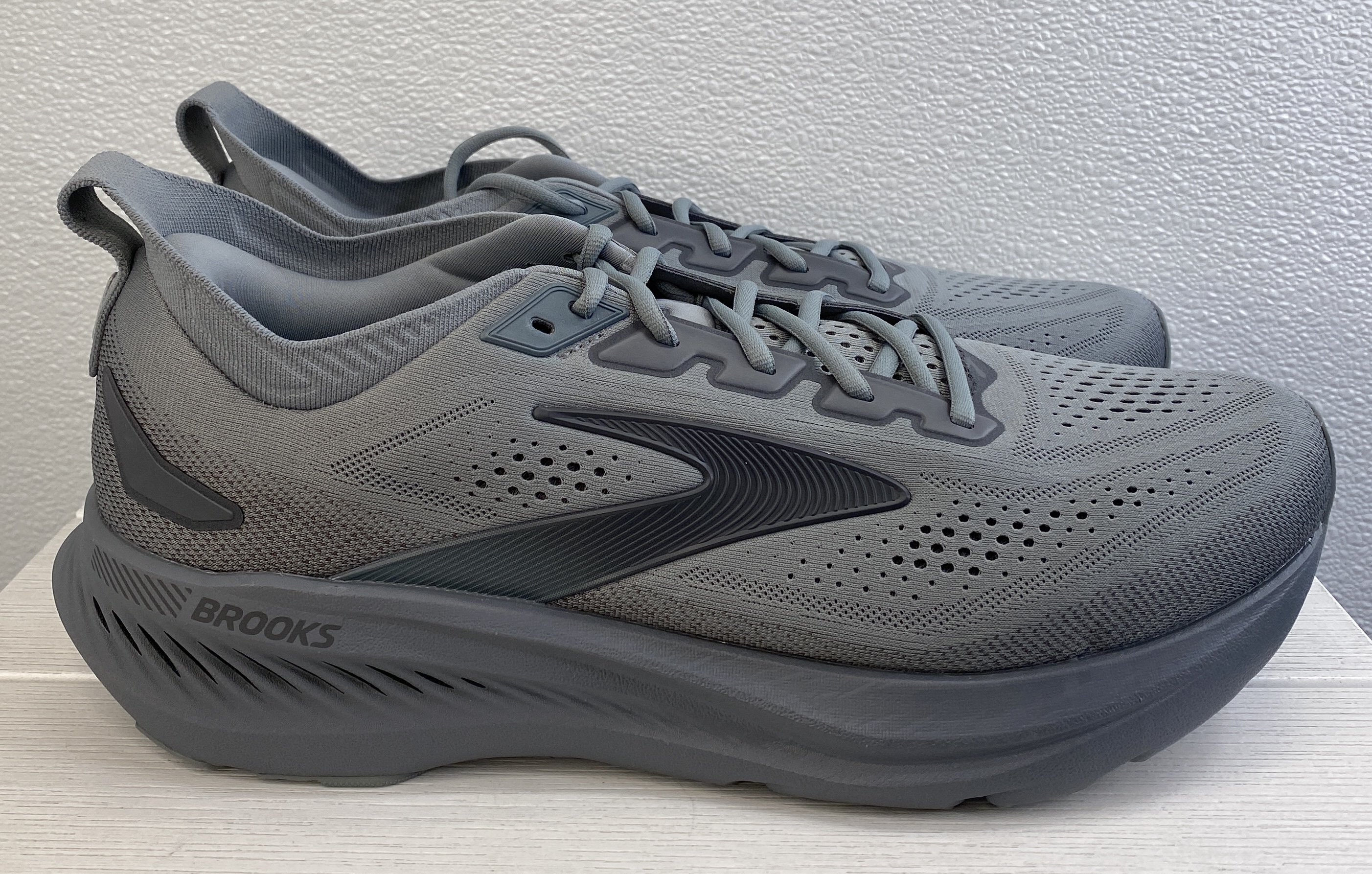 Brooks Glycerin 23 Mens Size 13 Wide Gray/Blackened Pearl 