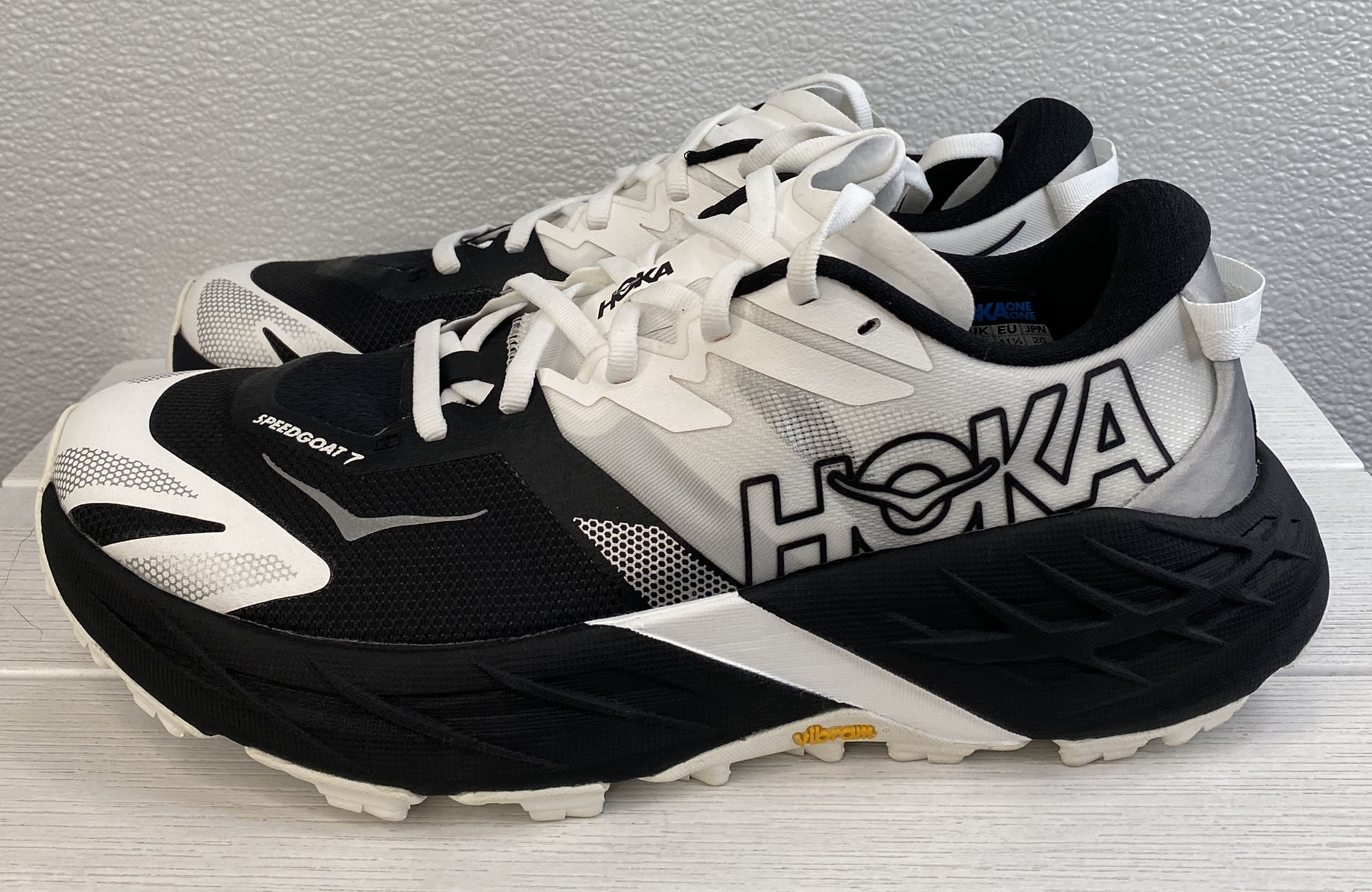 Hoka Speedgoat 7 Wide Mens Size 8EE Black/White Cushioned Trail