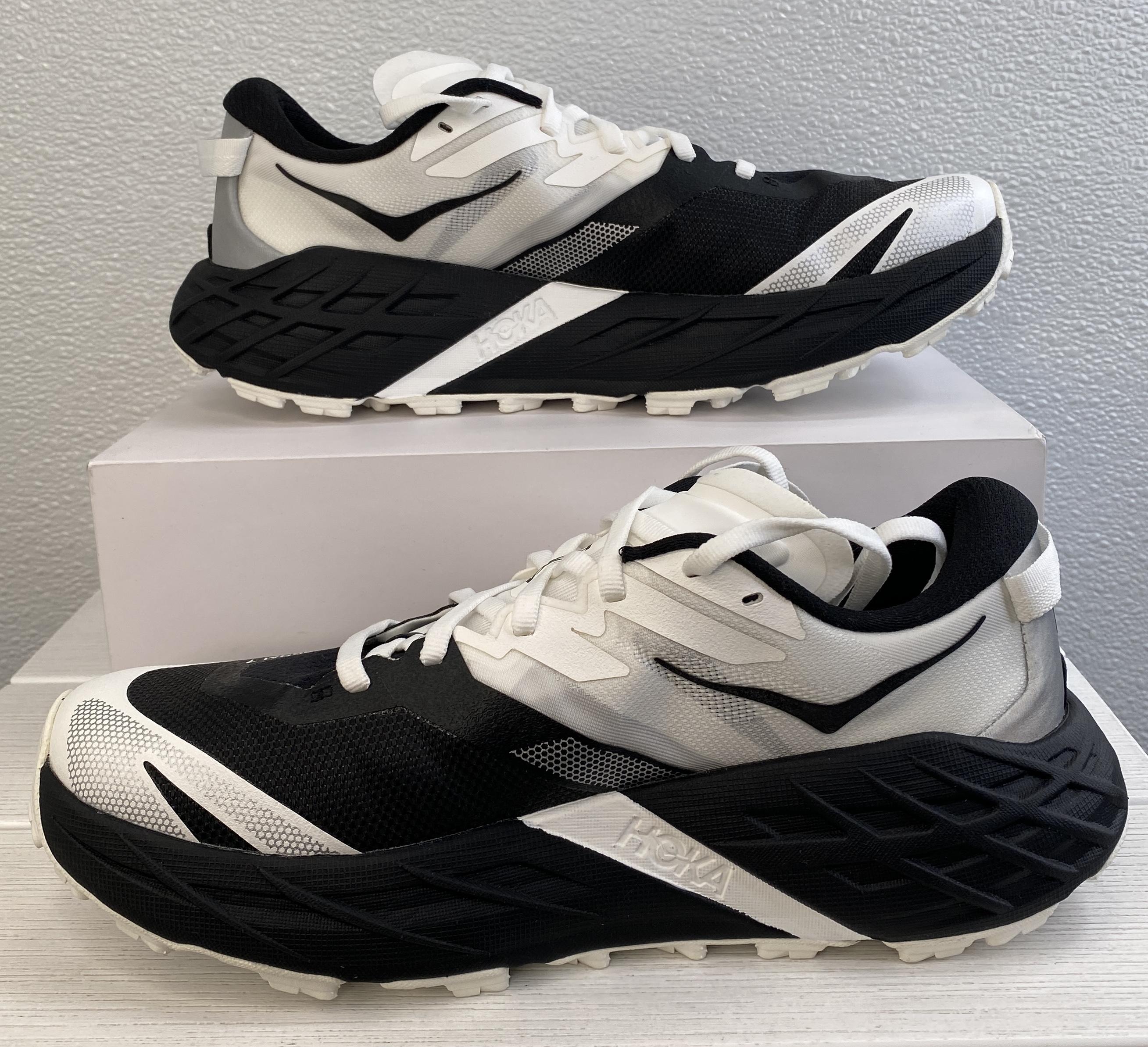 Hoka Speedgoat 7 Wide Mens Size 8EE Black/White Cushioned Trail