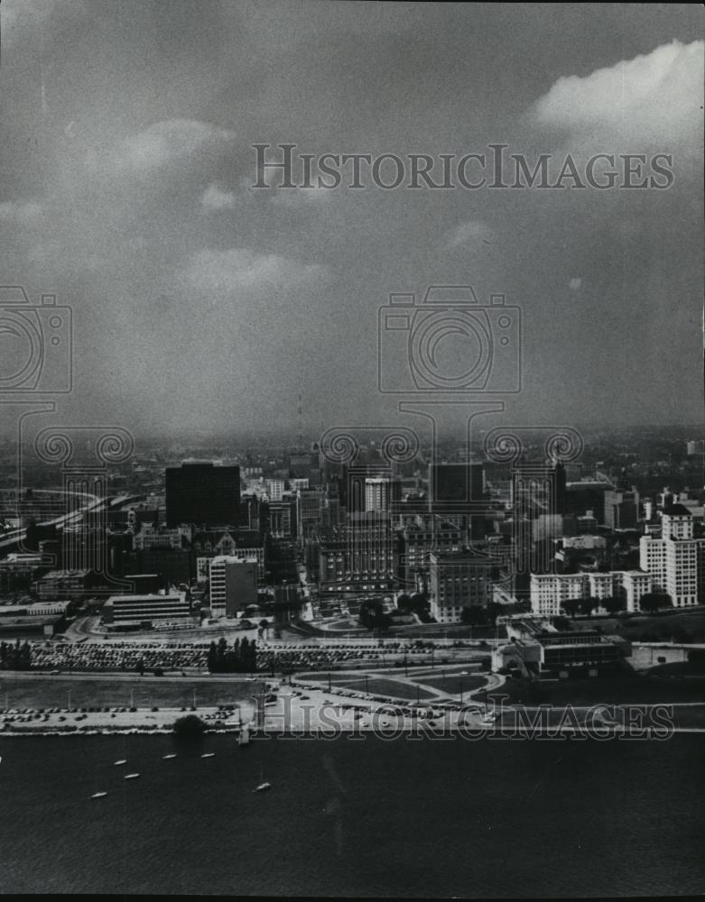 1970 Press Photo Lake Front View Of City Skyline, Milwaukee