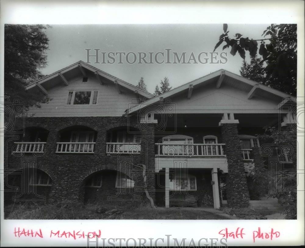 1991 Press Photo Front view of the Hahn mansion in Spokane
