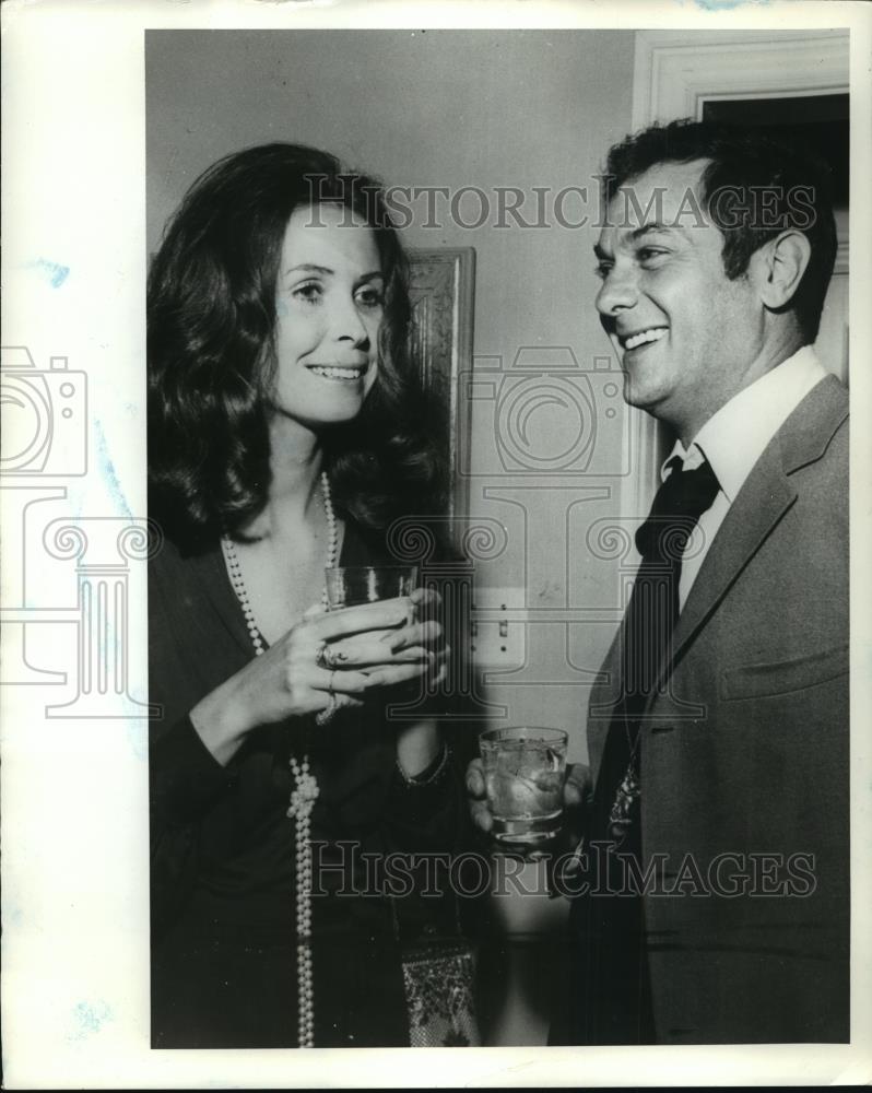 1972 Press Photo Love struck Tony Curtis when he married model Leslie ...