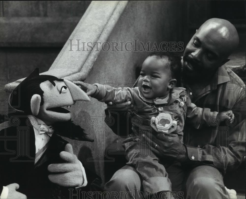 1987 Press Photo Gordon, Miles and The Count on Sesame ...