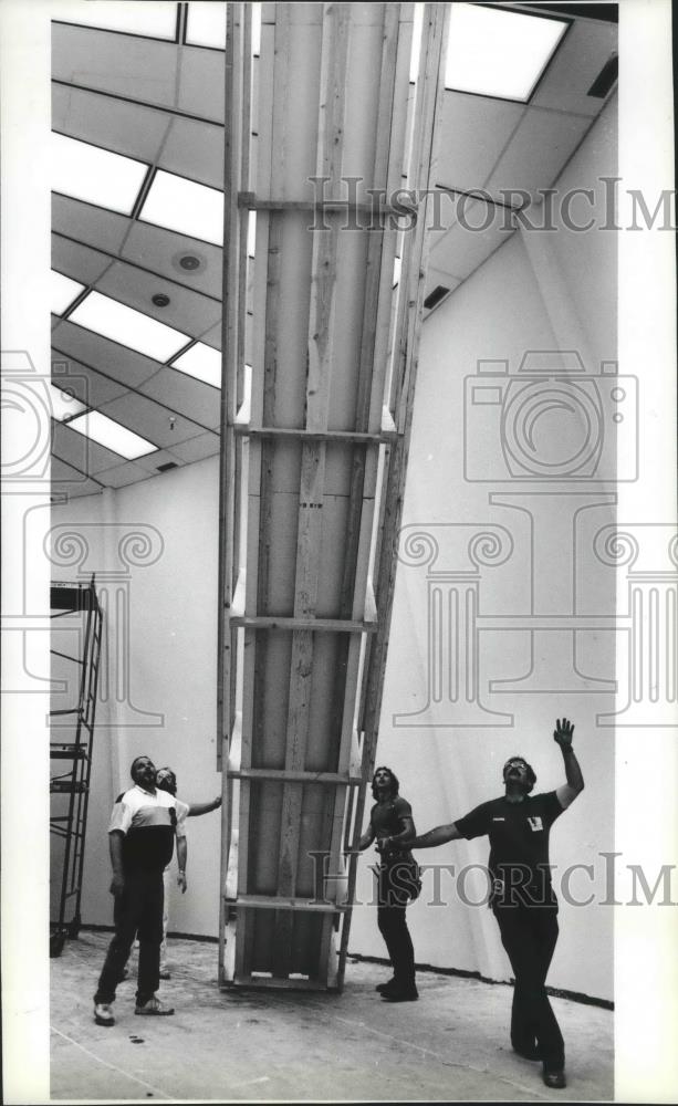 1992 Press Photo Native American Culture Museum-Workers 