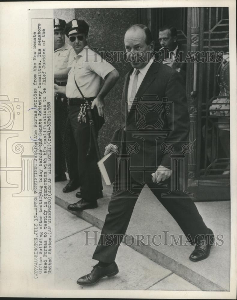 1968 Press Photo Justice Abe Fortas, strides from office building ...