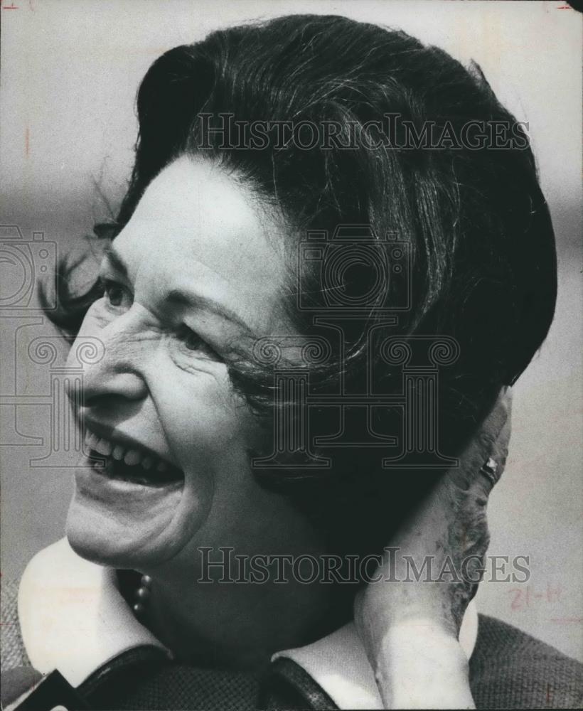 1968 Press Photo Mrs Lyndon B Johnson Smiles When The Winds