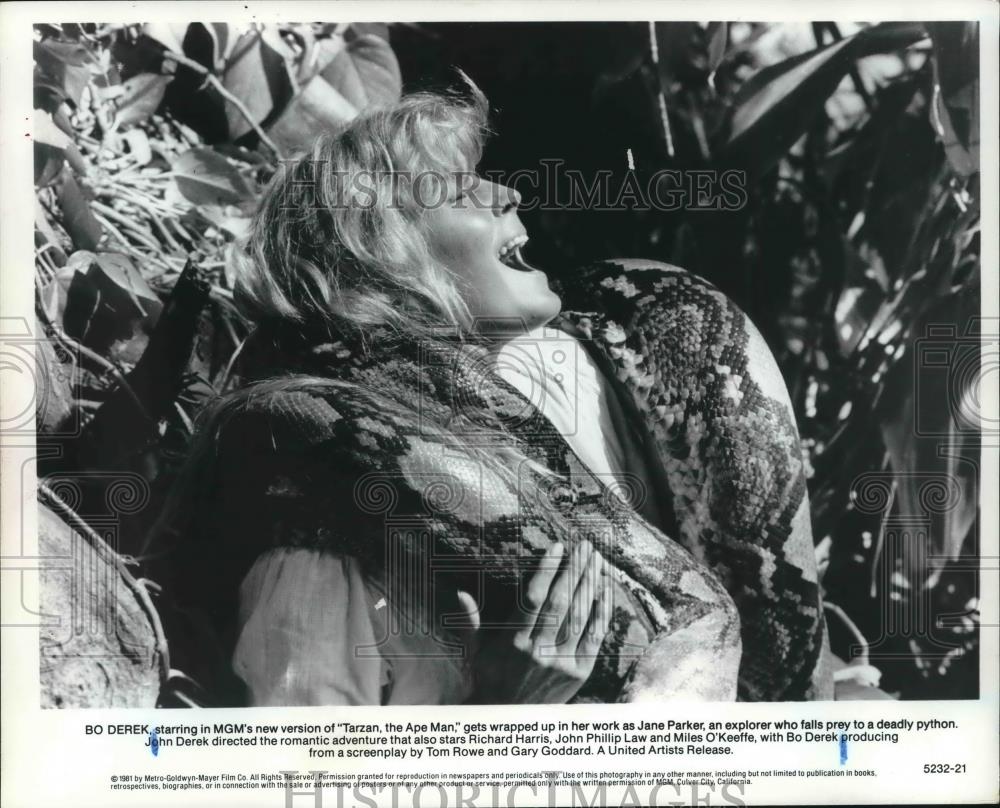 1981 Press Photo Bo Derek With Python In Move Tarzan The Ape Man 