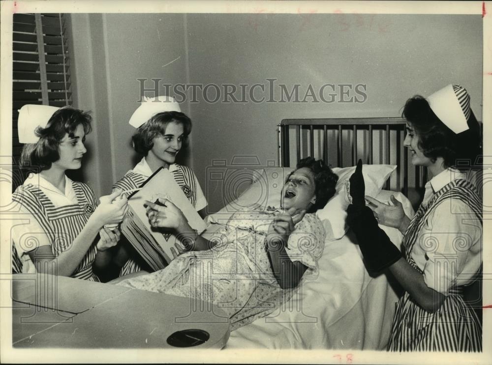 1962 Press Photo Triplet Girls As Candy Stripers At Memorial Baptist Hospital 19 99 Picclick