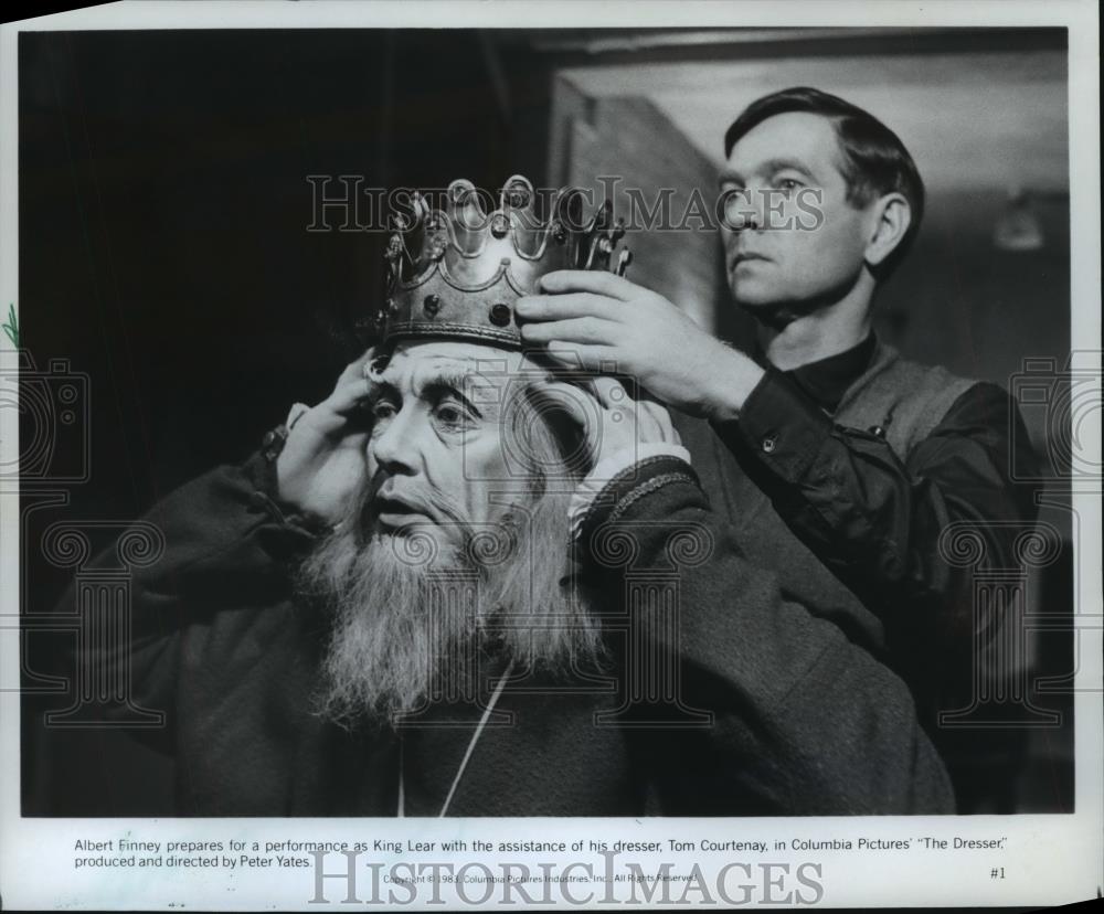 1984 Press Photo Actor Albert Finney Preparing For His Role In