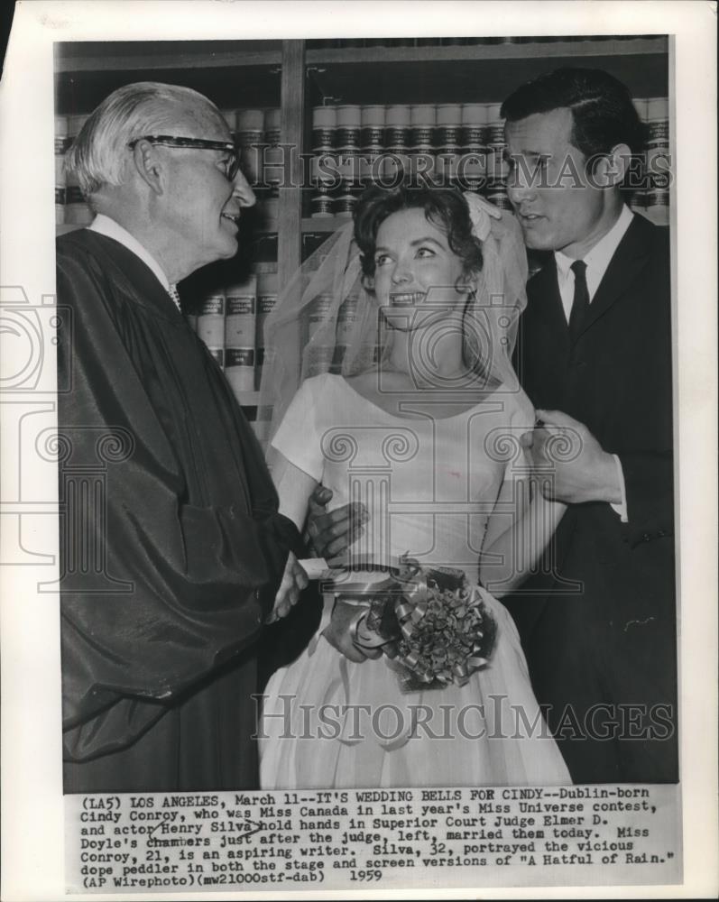 1959 Press Photo Judge Elmer Doyle Marries Cindy Conroy And Henry Silva Ebay