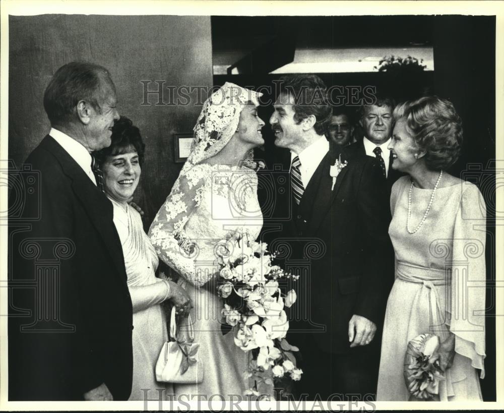 1979 Press Photo Charles Vance Susan Ford wedding with guests, California