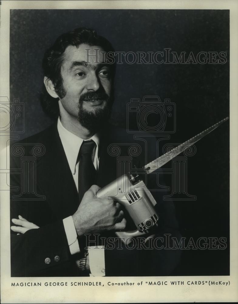 1975 Press Photo George Schindler is co-founder of the School for