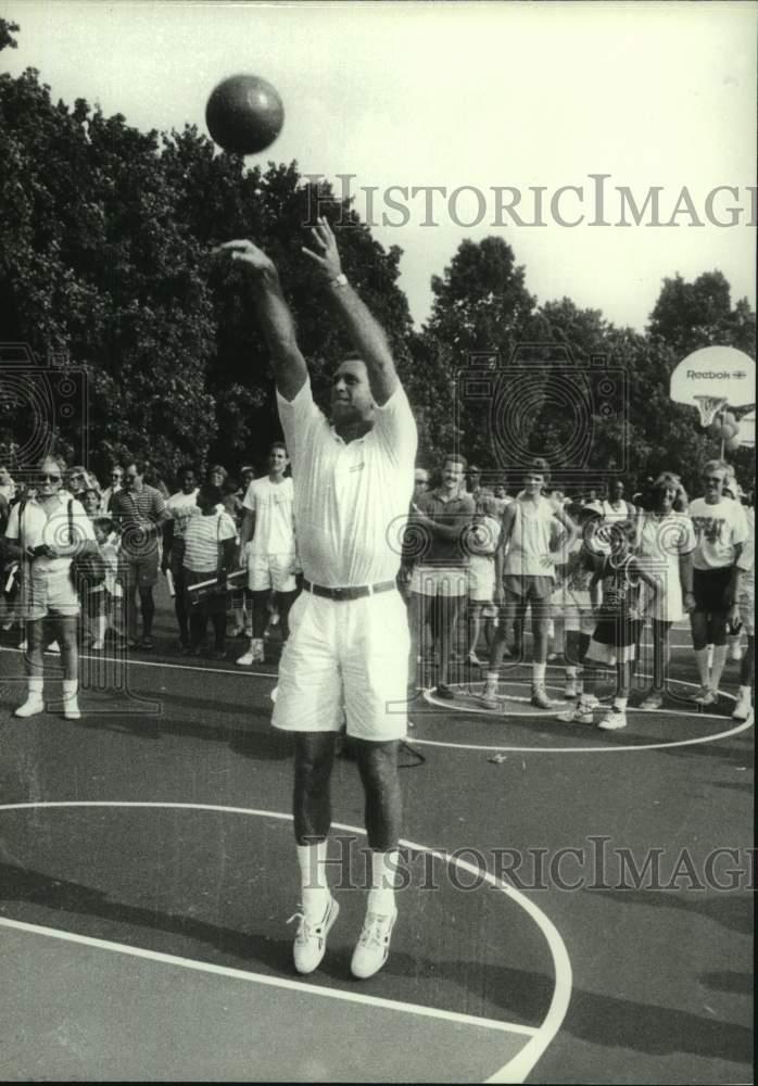 Magic Johnson Pat Riley Glossy 8X10 Photo Print M716