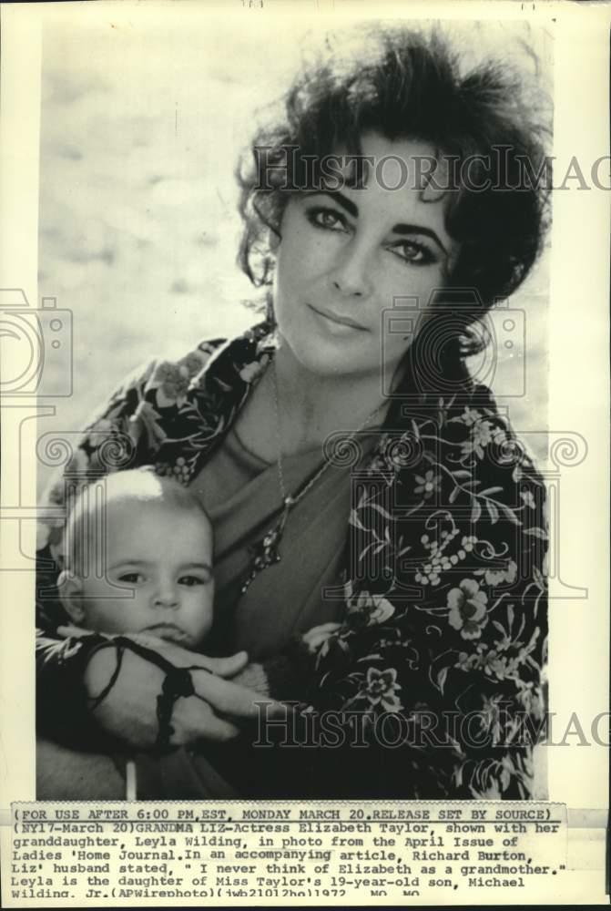 1972 Press Photo Actress Elizabeth Taylor With Her Granddaughter