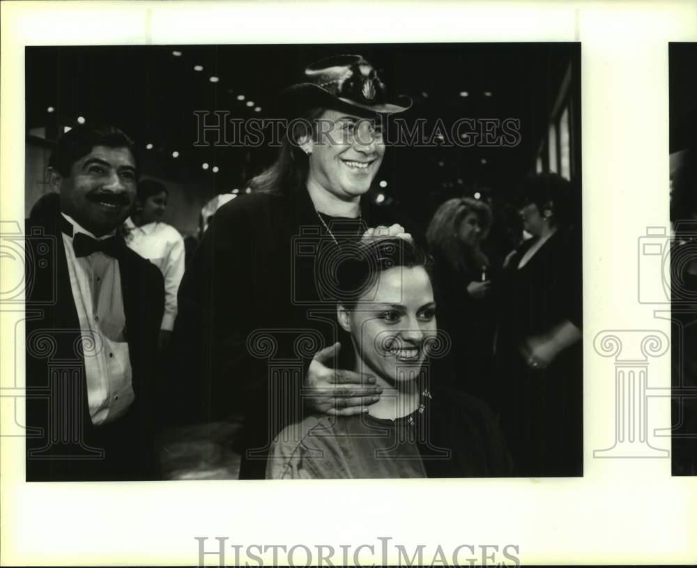 1992 Press Photo Hair Stylist Jose Eber At Sergio S Hair Salon And