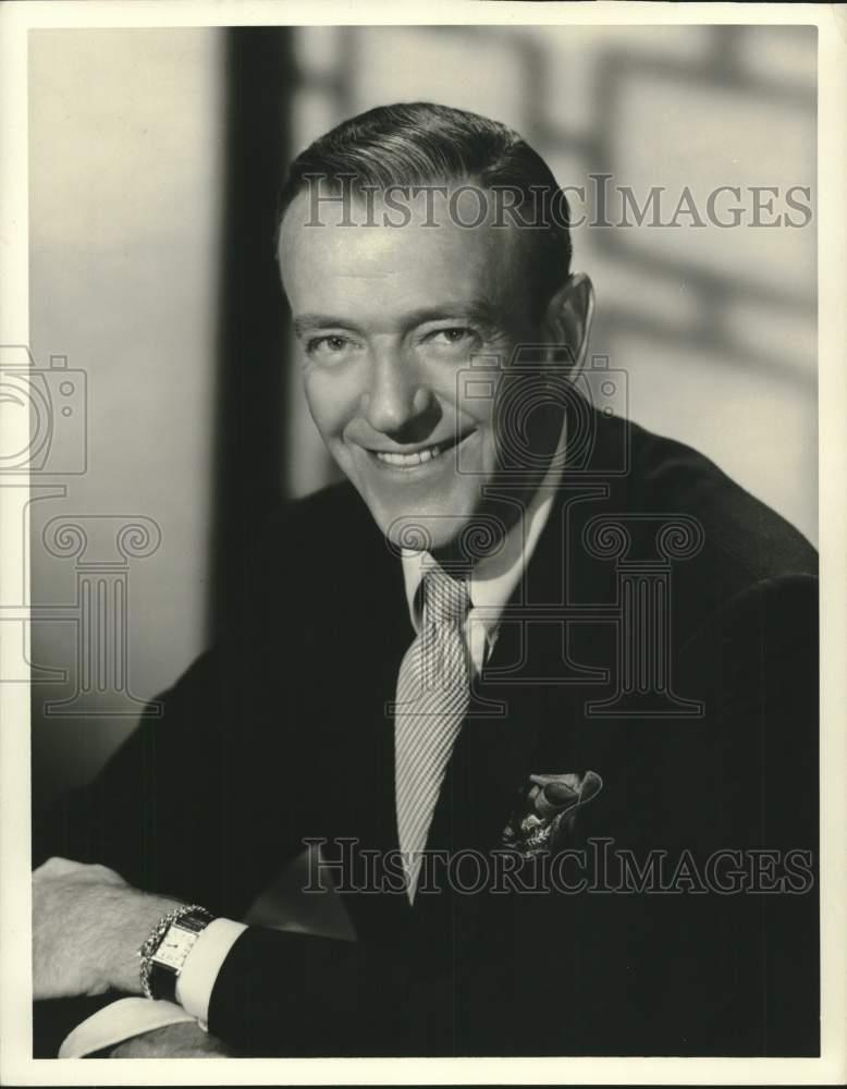 FRED ASTAIRE LEGENDARY ACTOR AND DANCER ZZ-227 8X10 PUBLICITY PHOTO