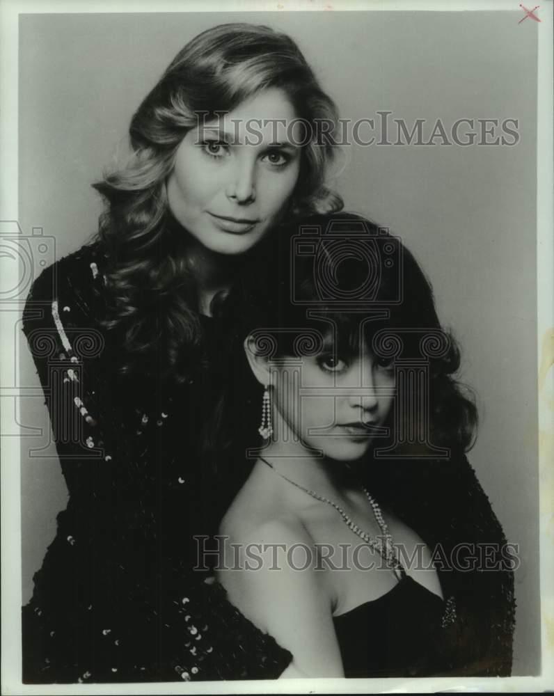 1985 Press Photo Deborah Raffin And Phoebe Cates As Mother