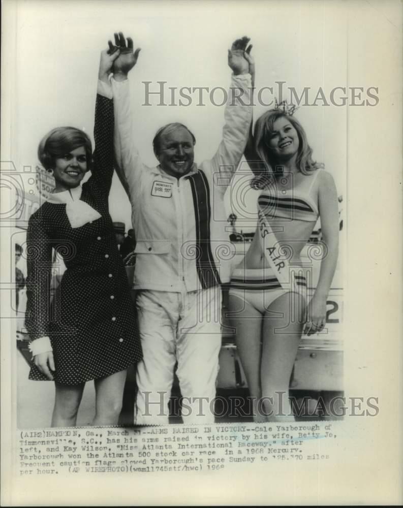 1968 Press Photo Race Driver Cale Yarborough Wife Betty Jo And Kay Wilson Ebay 3429