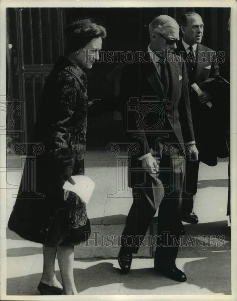 1965 Press Photo Duke Of Windsor And Duchess Leave Funeral At