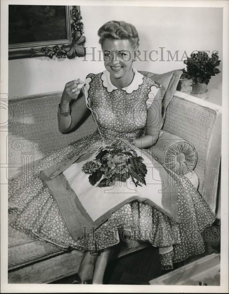 1956 Press Photo Actress Betty Furness - hcp43770 | eBay
