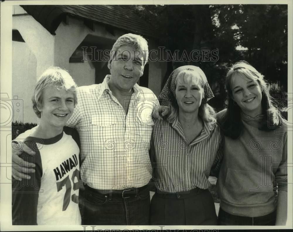 1982 Press Photo Cast of the CBS Television movie 