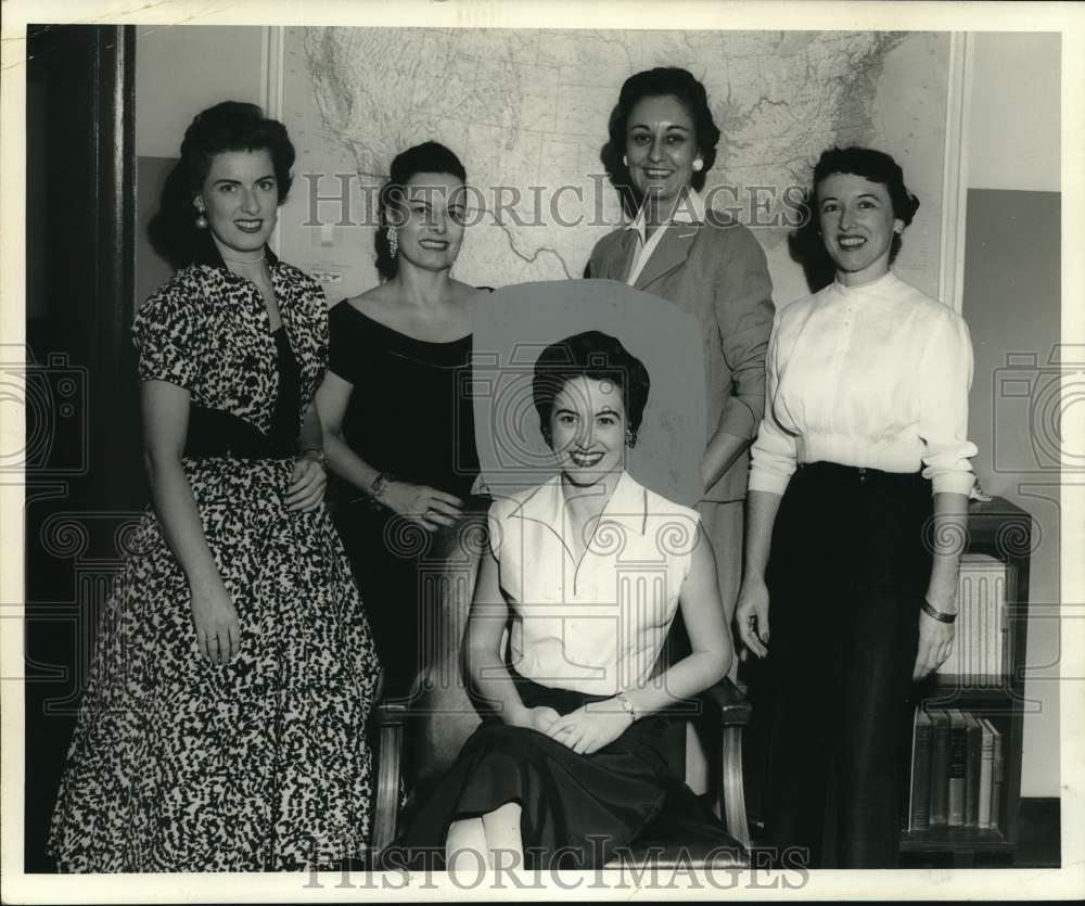 1956 Press Photo Desk And Derrick Club Miss Oil Progress Rose