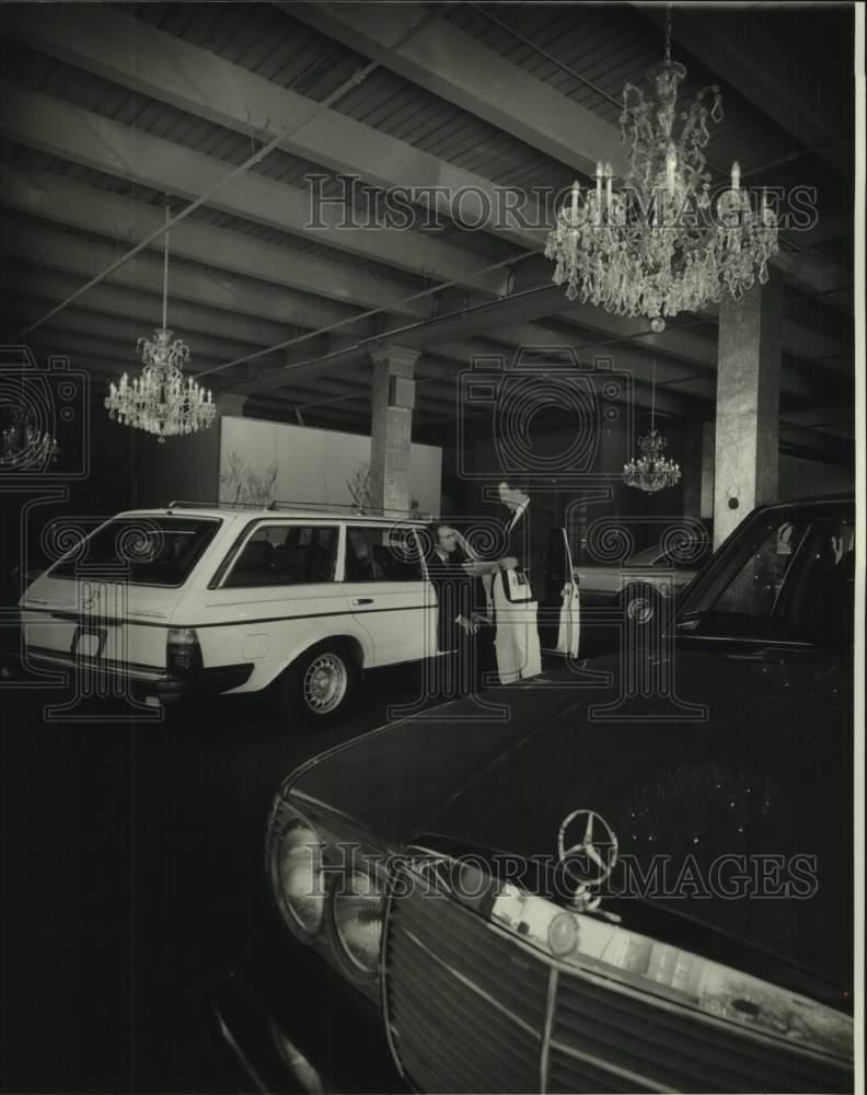 St Charles Mercedes >> Details About 1982 Press Photo Mercedes Benz Showroom Of Stephens Imports On St Charles Ave St Charles Mercedes >> Details About 1982 Press Photo Mercedes Benz Showroom Of Stephens Imports On St Charles Ave