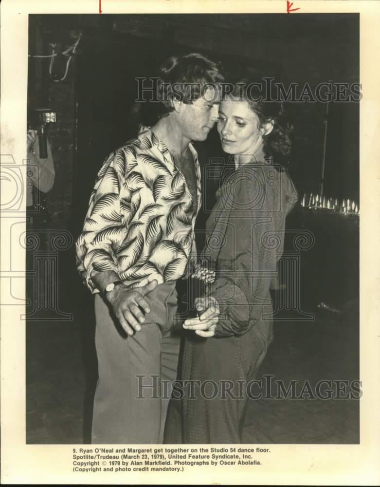 1979 Press Photo Ryan O'Neal and Margaret Trudeau dancing ...