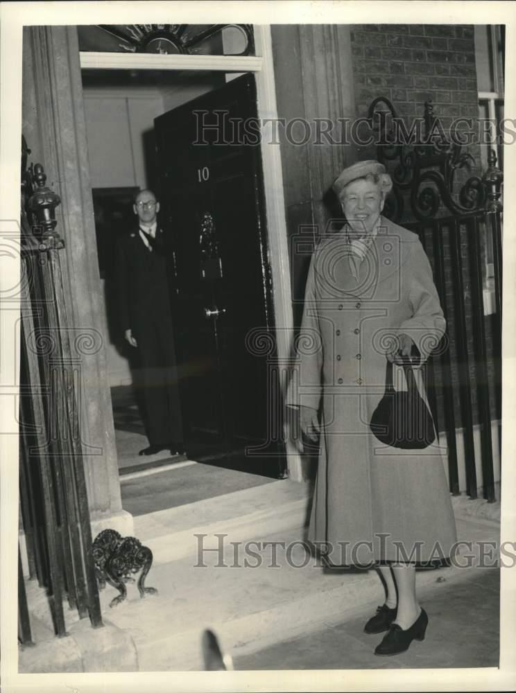 RT026 LONDON 1931-8X10 PHOTO GANDHI STANDING IN FRONT OF 10 DOWNING STREET
