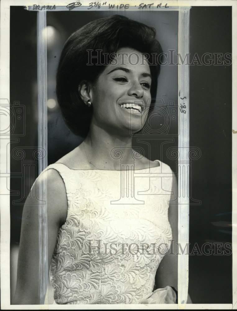1966 Press Photo Singer Barbara McNair - pix20386 | eBay