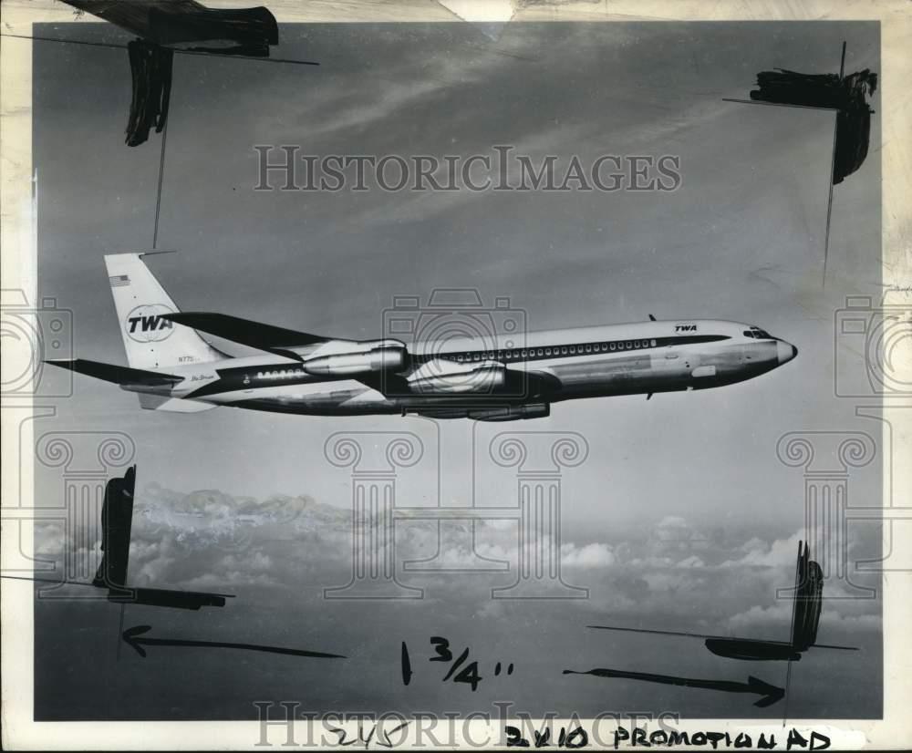 BABIES ONBOARD A PLANE DURING /"OPERATION BABYLIFT/" IN 1975-8X10 PHOTO DA-610