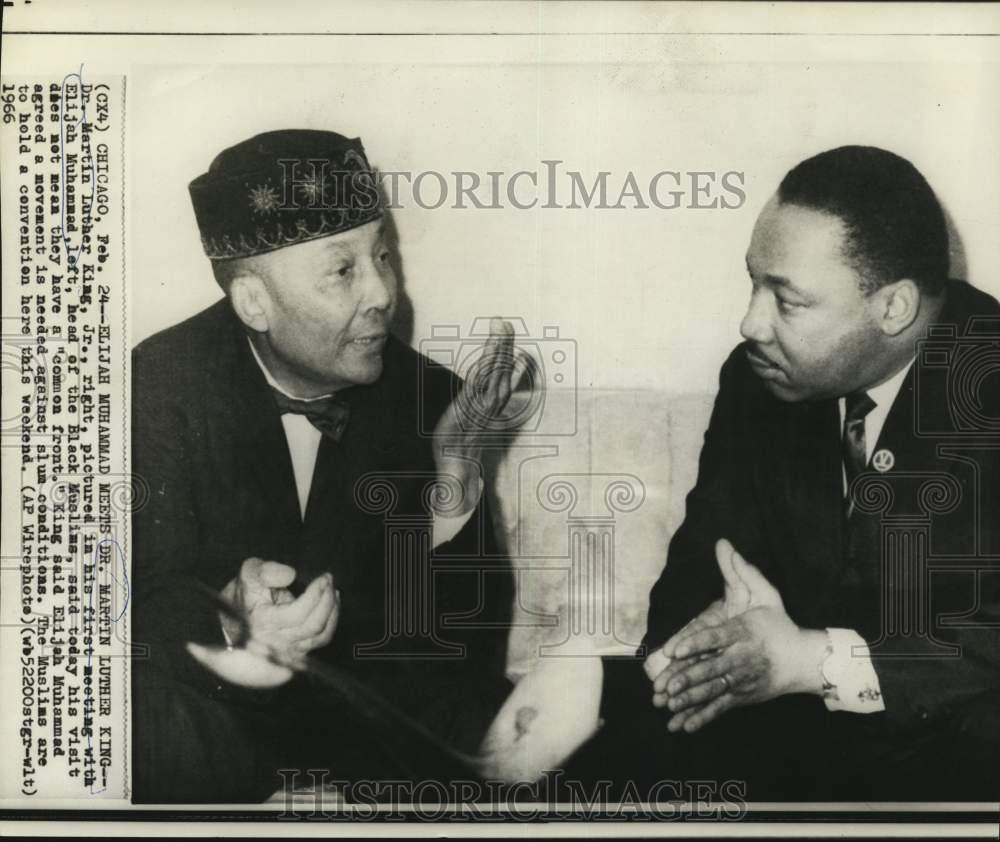 1966 Press Photo Dr Martin Luther King Jr And Elijah Muhammad Chat