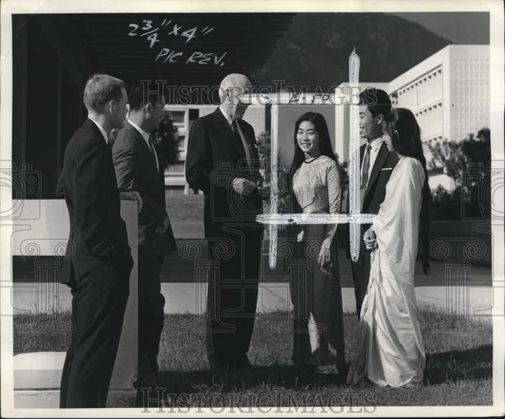 1967 Press Photo University of Hawaii students &amp; staff &hellip;