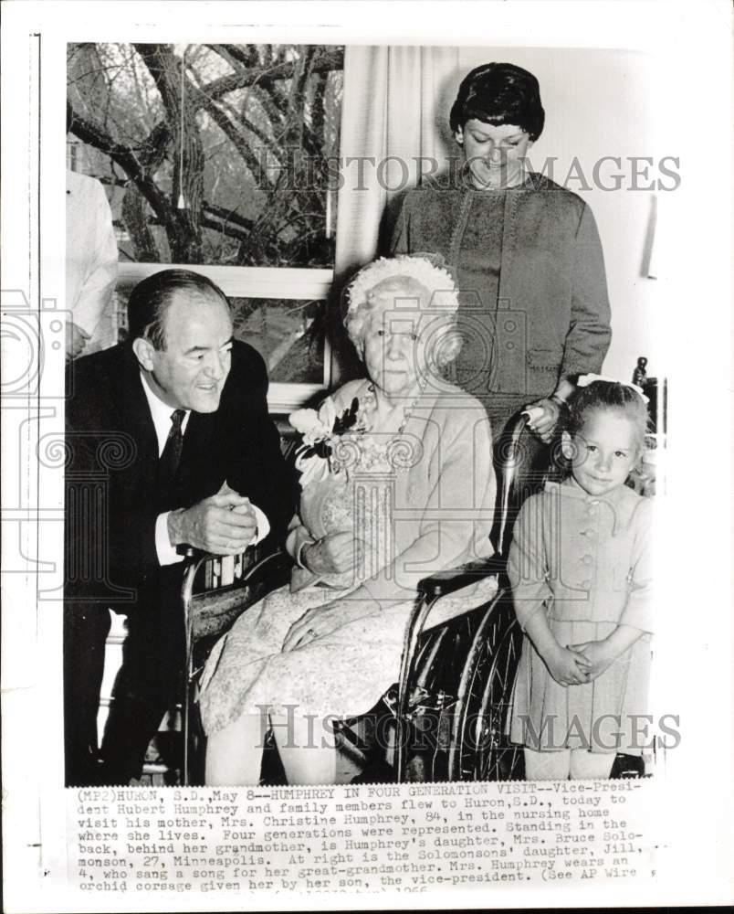 1966 Press Photo Vice President Hubert Humphrey family at a SD