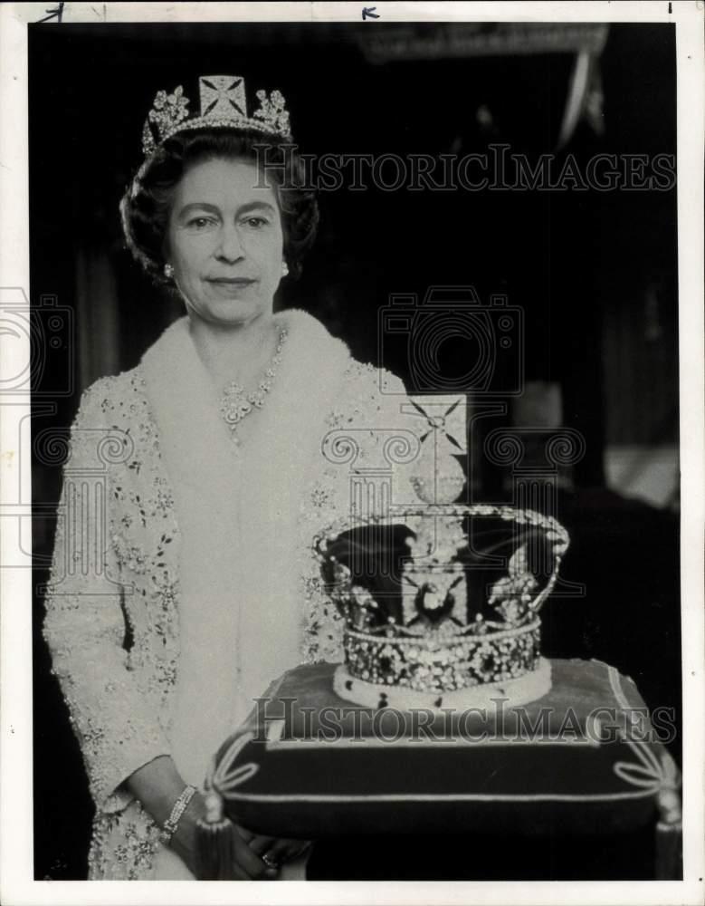 1981 Press Photo Queen Elizabeth II in "Treasures of the British Crown