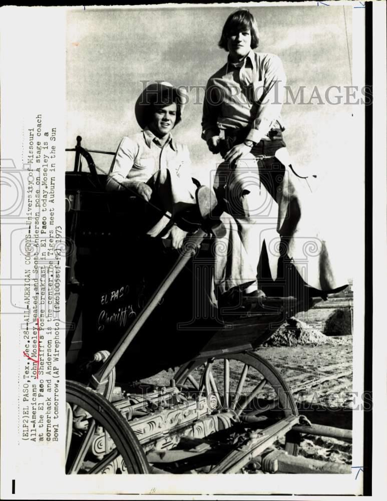 1973 Foto De Prensa John Moseley Y Scott Anderson Pose En Diligencia En El Paso Ebay