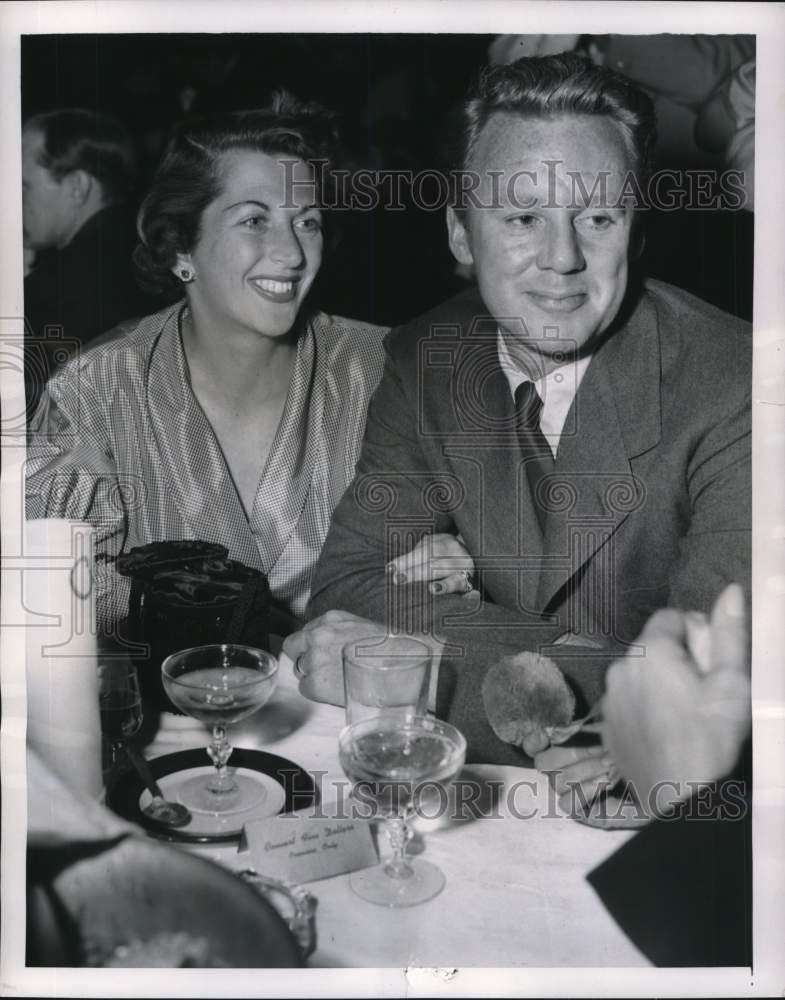 1950 Press Photo Actor Van Johnson with wife Evie at Ciro's in ...