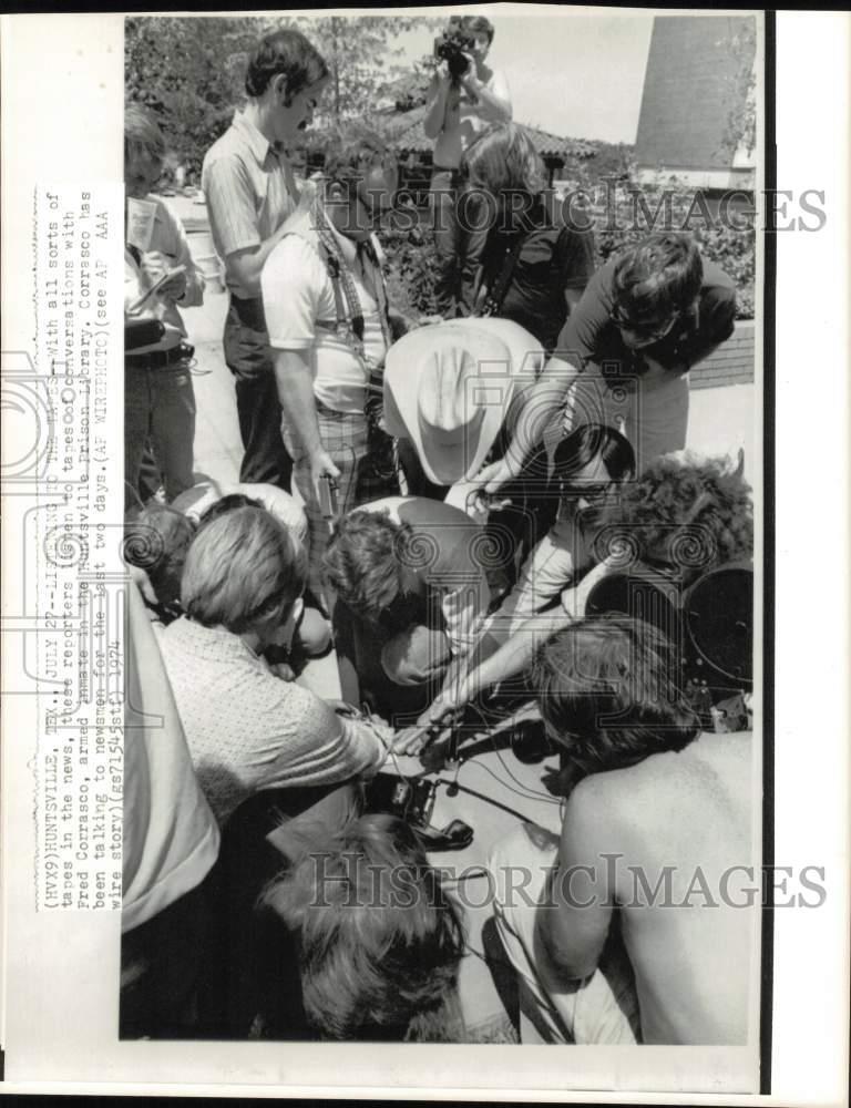 1974 Press Photo Reporters Listen To Tapes Of Inmates At Huntsville Tx