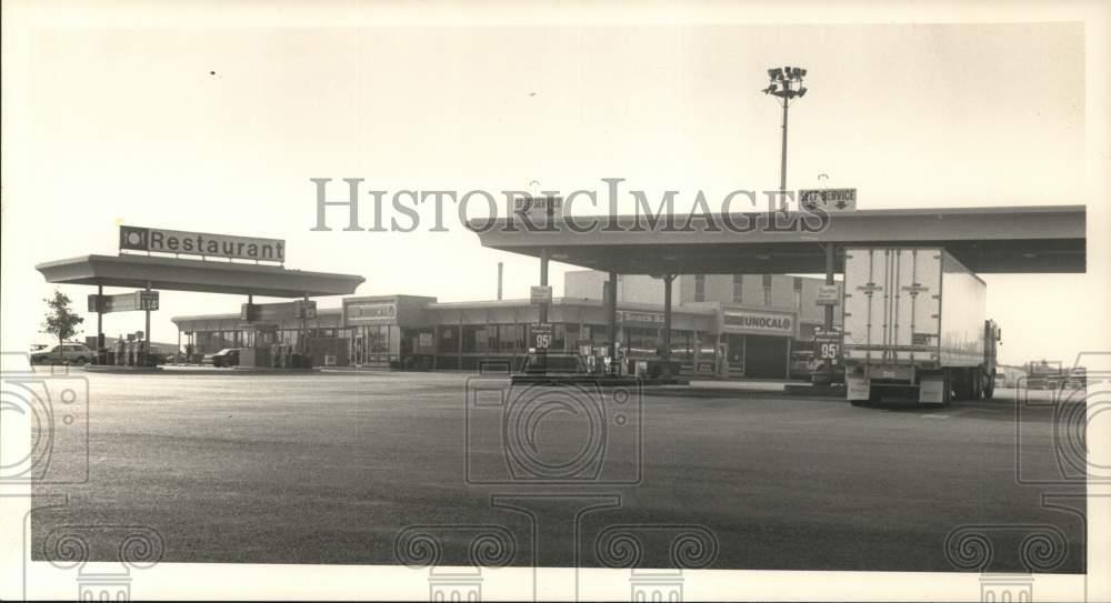 1988 Press Photo P&M Union Truck Stop at 76 Plaza - pna00557 | eBay