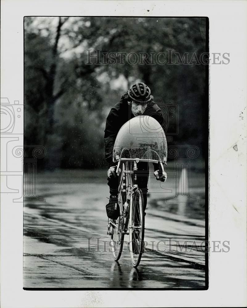 1984 Press Photo Bicycle racer at the 25th Annual Wolverine 200 Marathon