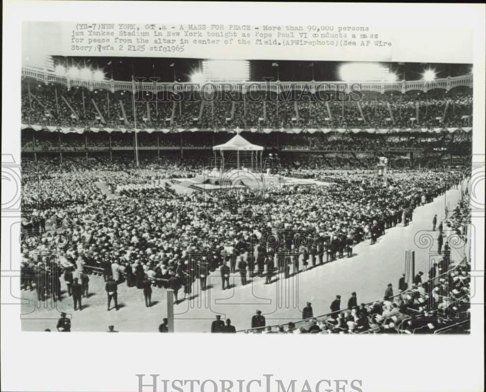1965 Press Photo Pope Paul VI holds Peace Mass at Yankee
