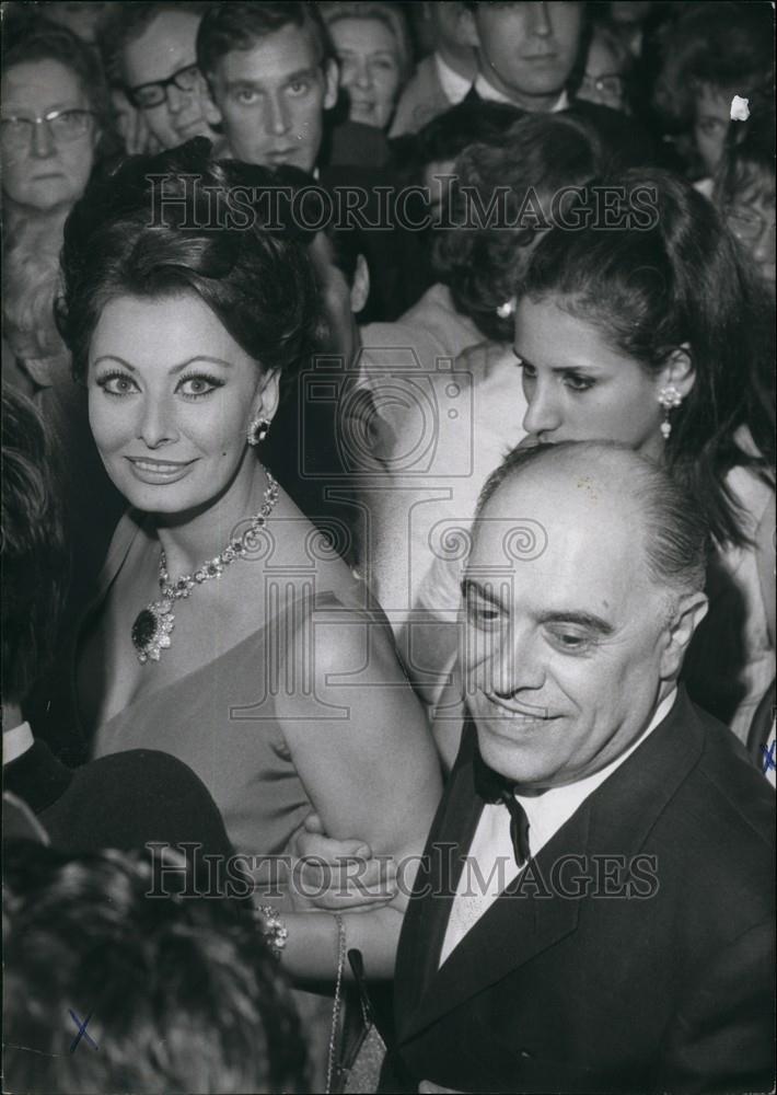 1966 Press Photo Sophia Loren with Husband, Carlo Monti - KSG14029 | eBay