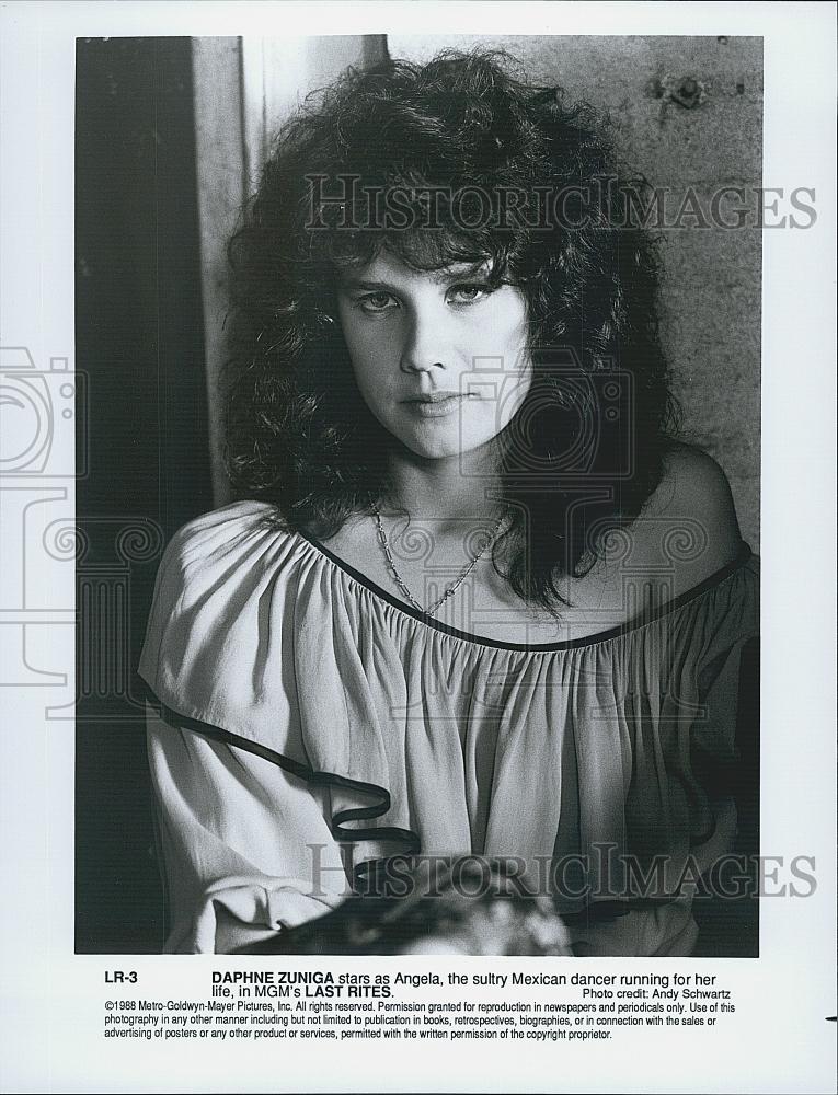 1988 Press Photo Daphine Zuniga Runs for Life in 