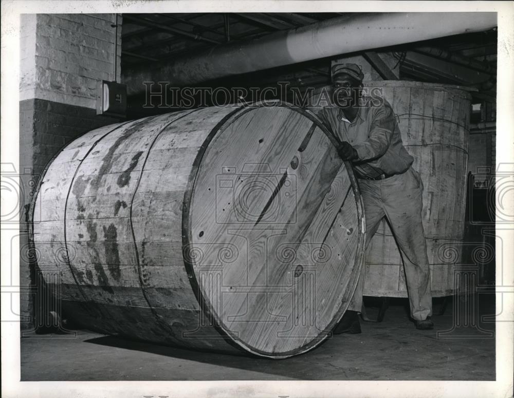 hogshead tobacco 1945 Press Photo Domestic tobacco in hogshead with Turkish & other foreign