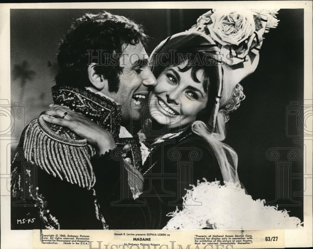 KIRK DOUGLAS AND SOPHIA LOREN SP550 8X10 PUBLICITY PHOTO KIRK DOUGLAS AND SOPHIA LOREN SP550 8X10 PUBLICITY PHOTO