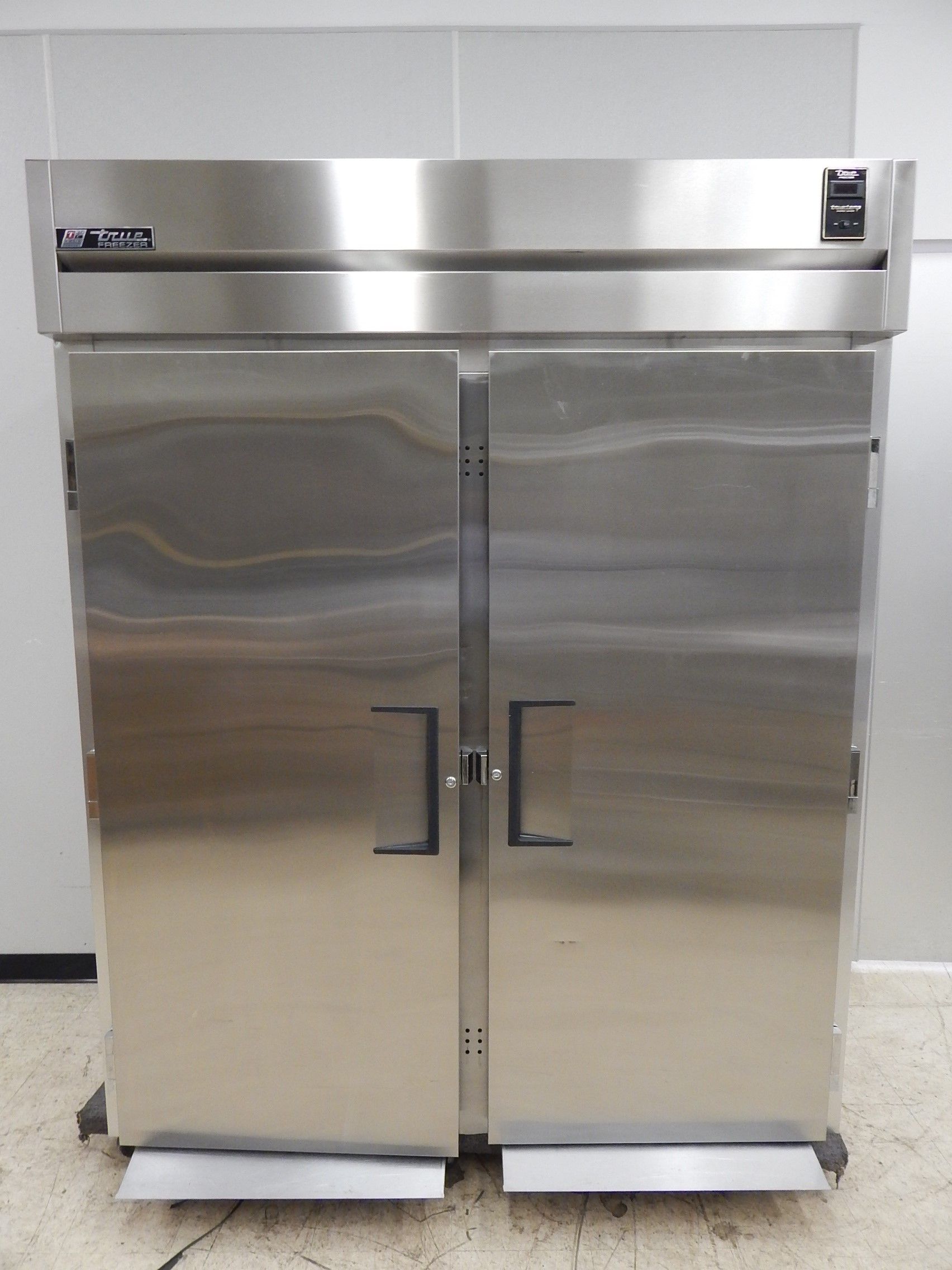 True 2 Door Roll In Freezer Model Tg2fri 2s Ebay